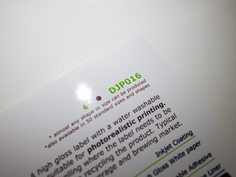 DJP016 – PP blanc - Haute brillance - Adhésif renforcé - Revêtement jet d'encre